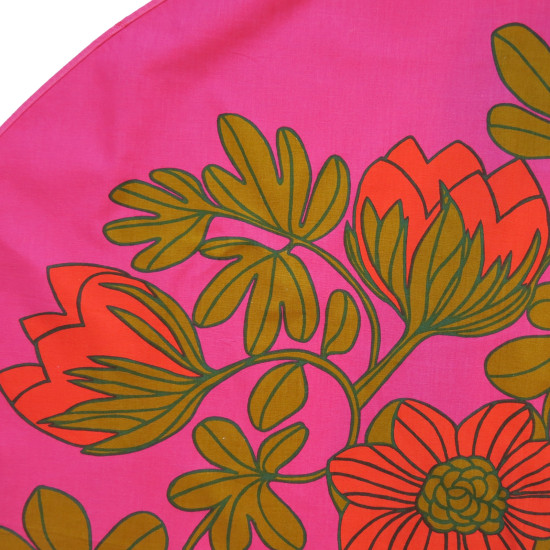 Oval 60s/70s tablecloth huge vibrant flowers