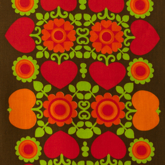 Hearts and flowers vintage 1960s/70s table runner