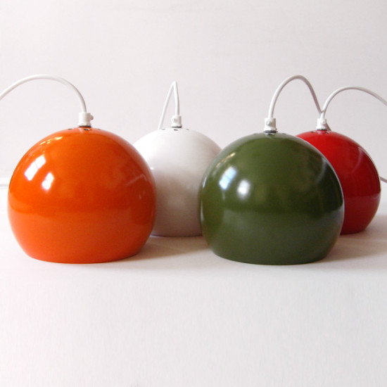 Horn Belysning ball pendants in various colours